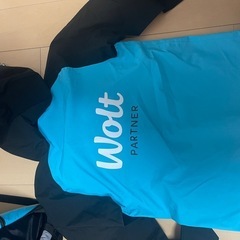 【未使用】ウォルトWOLT配達セット（バッグ/ヘルメット/アウター/Tシャツ）の画像