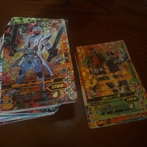 仮面ライダーガンバライジングカード、デジモンカードお売りします！