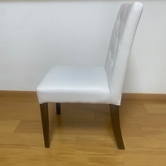 ダイニングチェア白　（2つあります）の画像