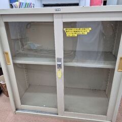 鍵付き書庫の画像