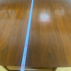 木目ダイニングテーブルの画像
