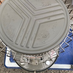 トヨトミ　石油ストーブ　天板、底板塗装済みの画像