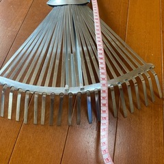 落ち葉を集める道具の画像