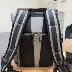 カメラバッグ グレーとブラウンの画像