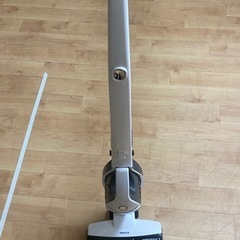 YAMAZENコードレススティック型ハンディー掃除機の画像