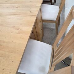 J8557 【リユースのサカイ柏店】 IKEA イケア ダイニングテーブルセット 椅子2脚ベンチ付 ゲートレッグテーブル クリーニング済み 参考価格テーブル39,990円の画像