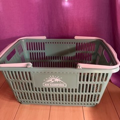 お取引中　買い物カゴ　洗濯物用バスケットの画像