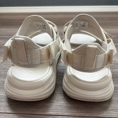 ニューバランス　サンダル　レディース
の画像