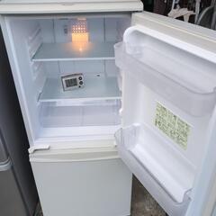 2012年製　シャープ137L冷蔵庫の画像