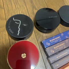 コスメ1つ500円です！の画像