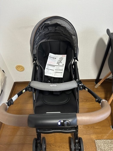 Aprica アップリカ ラクーナクッション ベビーカー 美品 レインカバー付き Aprica ベビーカーラクーナクッショングレー色2023年式レイン