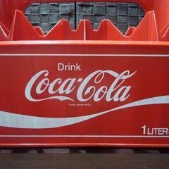 Coca-Cola 1リッター ガラス瓶用 プラスチックケース 幅45cm コカ・コーラ 1L コレクション インテリア オブジェ 札幌市東区 新道東店の画像