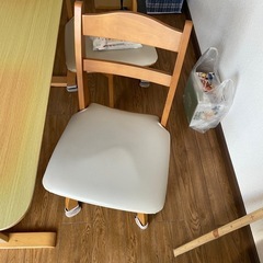 ダイニングテーブルの画像