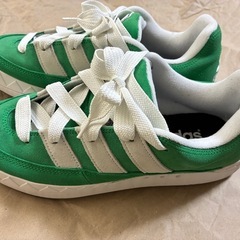 【新品】adidasスニーカー　27cmの画像