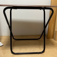 折りたたみテーブルの画像