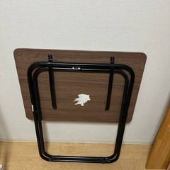 折りたたみテーブルの画像