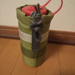 nalgeneのボトルとdeuterのボトルホルダーのセットの画像