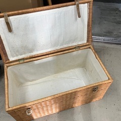 H2508-195 ラタン製巨大ボックス 人気のラタン製ボックス入荷しました！！ 1点限り ご予約はお早目に！！ 中古の画像