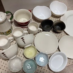 食器のセットの画像