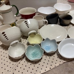 食器のセットの画像