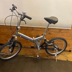 【防犯登録無料！】前後サス付き　20インチ折りたたみ自転車　6速の画像