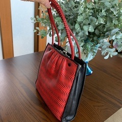 革のバックの画像