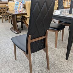 ジモティー見た！で5%OFF【ダイニングチェア】大川家具 美品 チェア 椅子 ハイバックチェア オーク材 レザー 合皮：ショコラ/ブラックの画像