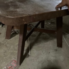 アンティークテーブルの画像