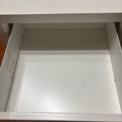 IKEAサイドテーブルの画像