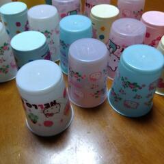 子供用、プラスチックコップ数点キティちゃんの画像