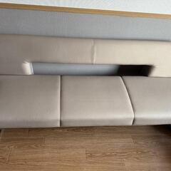 【美品】スタイリッシュ ソファベンチ／ベージュ（背もたれ開口デザイン）の画像