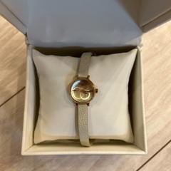 FURLA ホワイトレザー ラウンドウォッチの画像