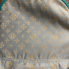 russet（ラシット）刺繍風ナイロンリュック／サックスブルー 定価：24,200円 
A4収納可　の画像