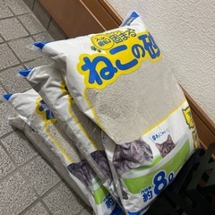猫　自動トイレ　未使用品　おまけ付き（猫砂4袋➕ご飯皿）の画像