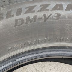 工賃込み　深溝２０２２年製ブリヂストン冬タイヤ２２５／６５Ｒ１７　４本セットの画像