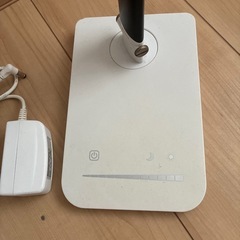 調光機能付きホワイトデスクライトの画像