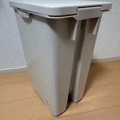 ペダル付き　ゴミ箱　天馬製の画像