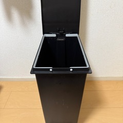 ペダル付き　ゴミ箱　　　の画像