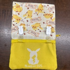 ピカチュウの携帯ポケットの画像