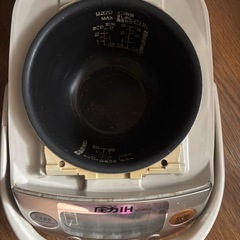 ZOJIRUSHI 3合炊き 
炊飯器の画像