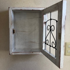 ♪シャビーな壁掛けシェルフの画像