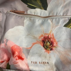 TED BAKER 花柄リュック バックパック グレー×ピンク系の画像