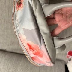 TED BAKER 花柄リュック バックパック グレー×ピンク系の画像