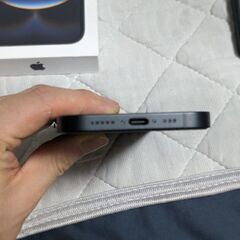 未使用に近いIPHONE 16e 128GB バッテリー容量100%の画像