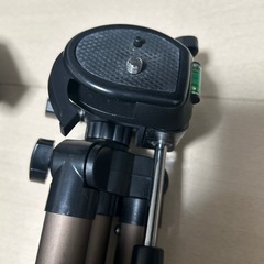 amazonベーシック・HAKUBAカメラ三脚　二脚セットの画像