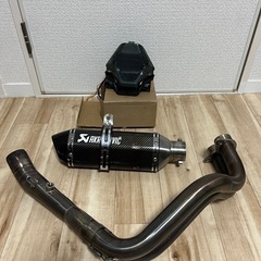 MT-07用マフラーAKRAPOVICカーボンファイバー マフラーの画像