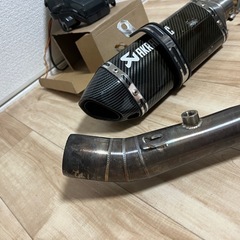 MT-07用マフラーAKRAPOVICカーボンファイバー マフラーの画像