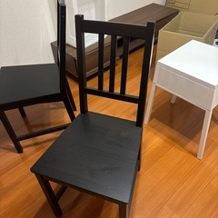 IKEAダイニングテーブル、チェア二脚の画像