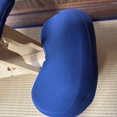 ニトリ バランスチェア プロポーションチェア 高さ調節可能 ネイビー 姿勢矯正の画像