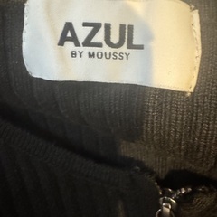 Azulのニットの画像